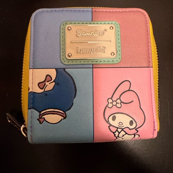 Hello Kitty Loungefly Wallet - Picture 2 of 4